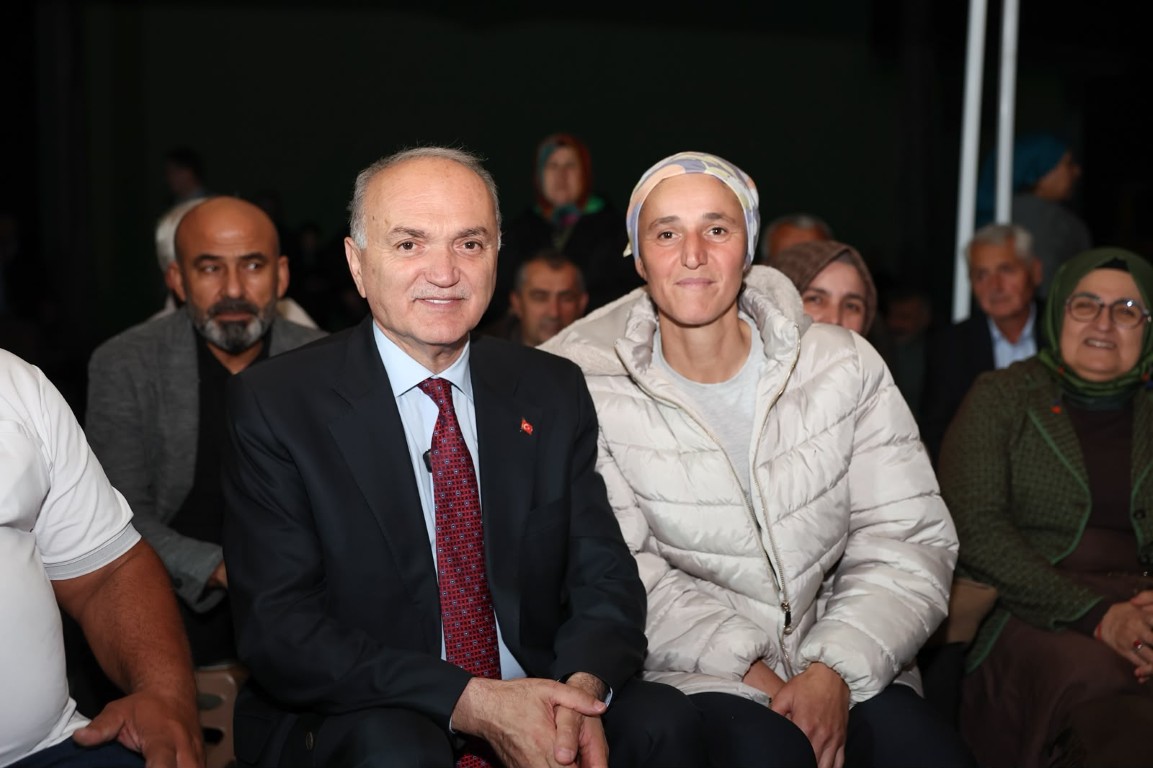 Özlü Akpınar'da vatandaşların karşısına çıktı: 10 talep tek tek masaya yatırıldı
