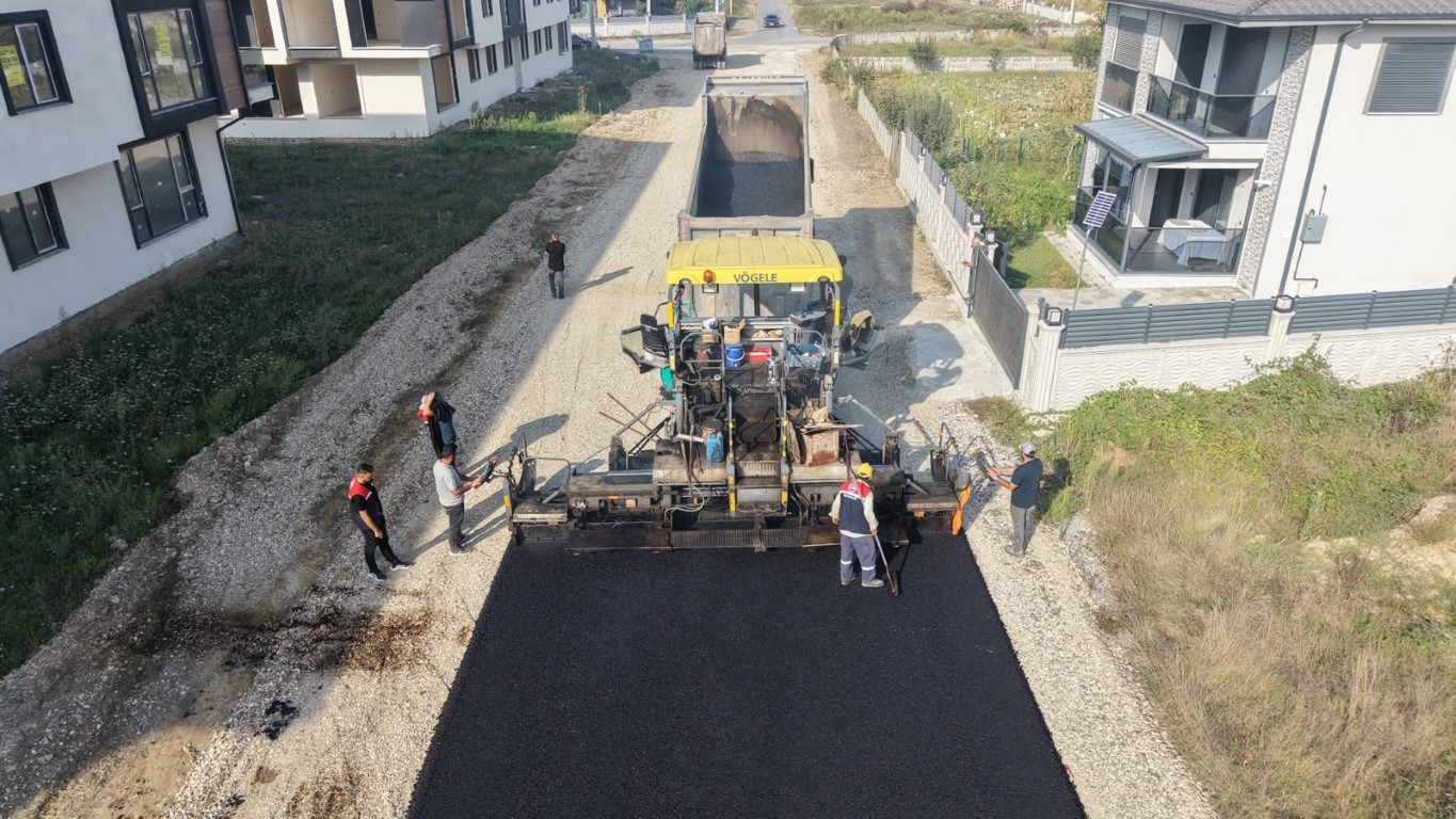 duzcede-35-bin-ton-asfalt-serildi-kazilan-yollarda-onarim-basladi-2-010156