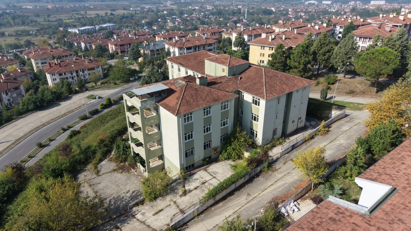 duzcede-ozlunun-ben-ustlenecegim-dedigi-bina-icin-yeni-plan-bakanliktan-butce-istenecek-15-013913