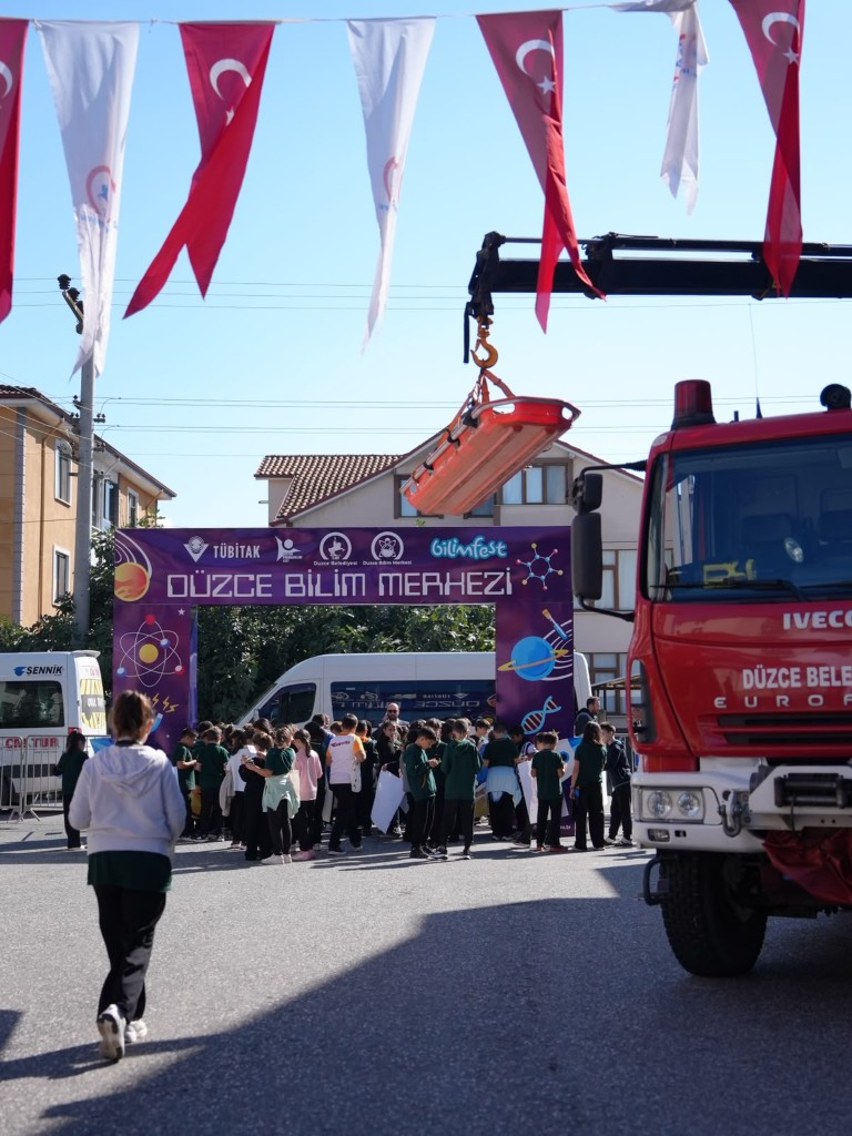 duzcede-3-gunluk-bilim-senligi-basladi-etkinlikler-ucretsiz-9-073703