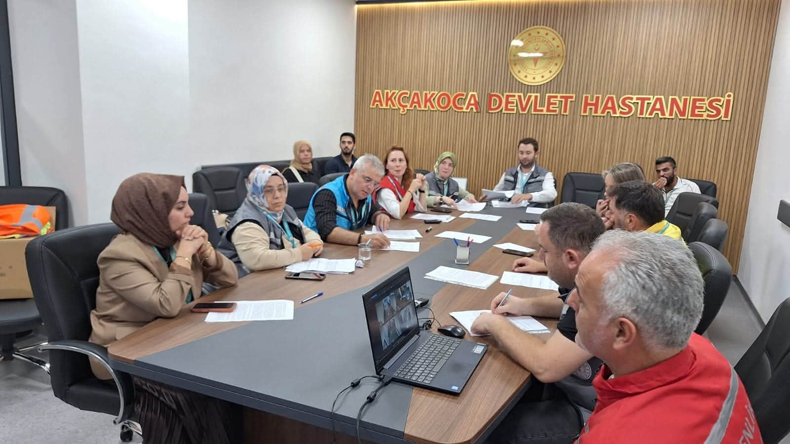 akcakoca-devlet-hastanesinde-rehine-senaryosu-ekipler-tatbikatta-gorev-aldi-2-071619