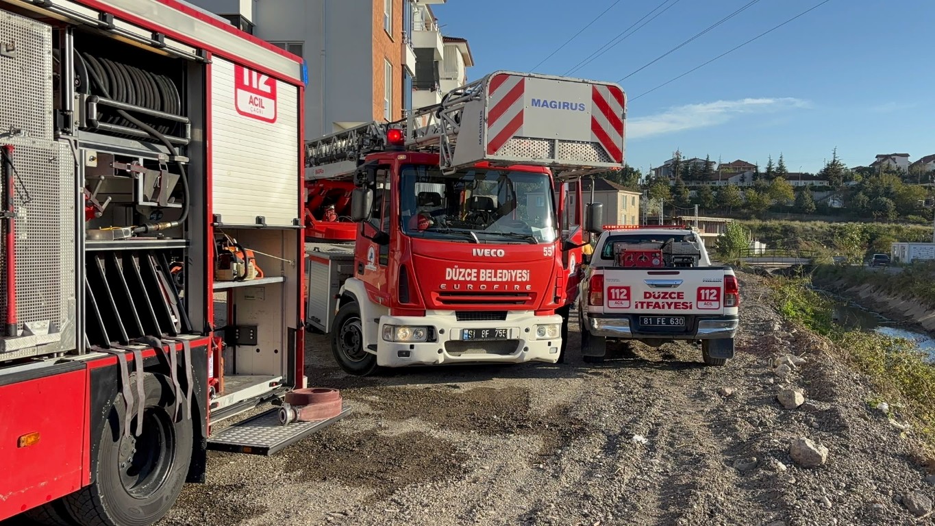 duzcede-4-katli-binada-yangin-evdekileri-komsular-disari-cikardi-2-075316