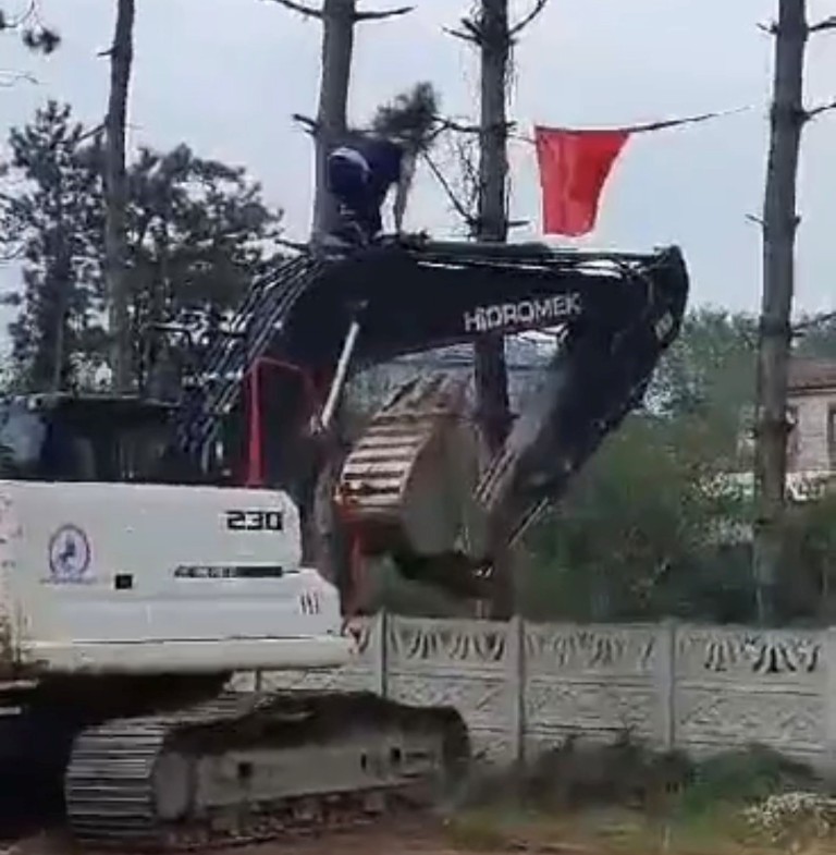 duzcede-bayragi-duzelten-operator-konustu-icimden-gelerek-yaptim-5-034537