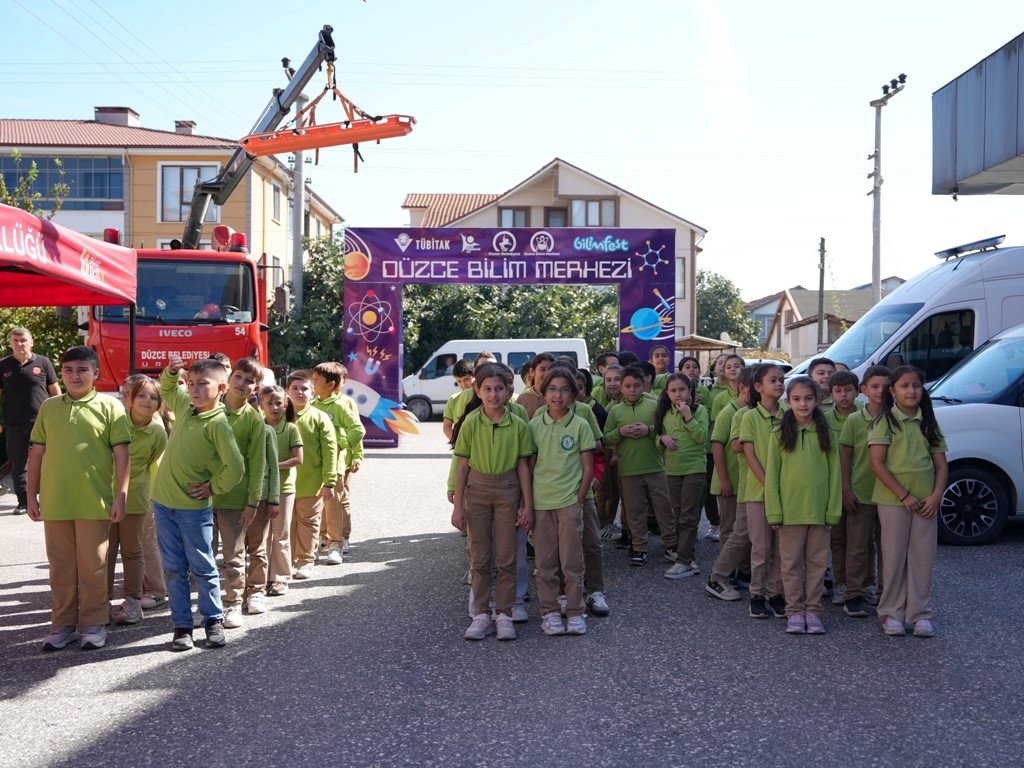 duzce-bilim-senliginde-3-gunde-6-bin-500-ziyaretci-4-061130