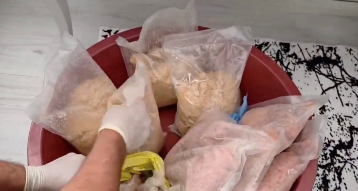 sakaryada-19-kilo-582-gram-madde-ele-gecirildi-yaklasik-2-ton-bonzai-uretilebilecekti-3-050543