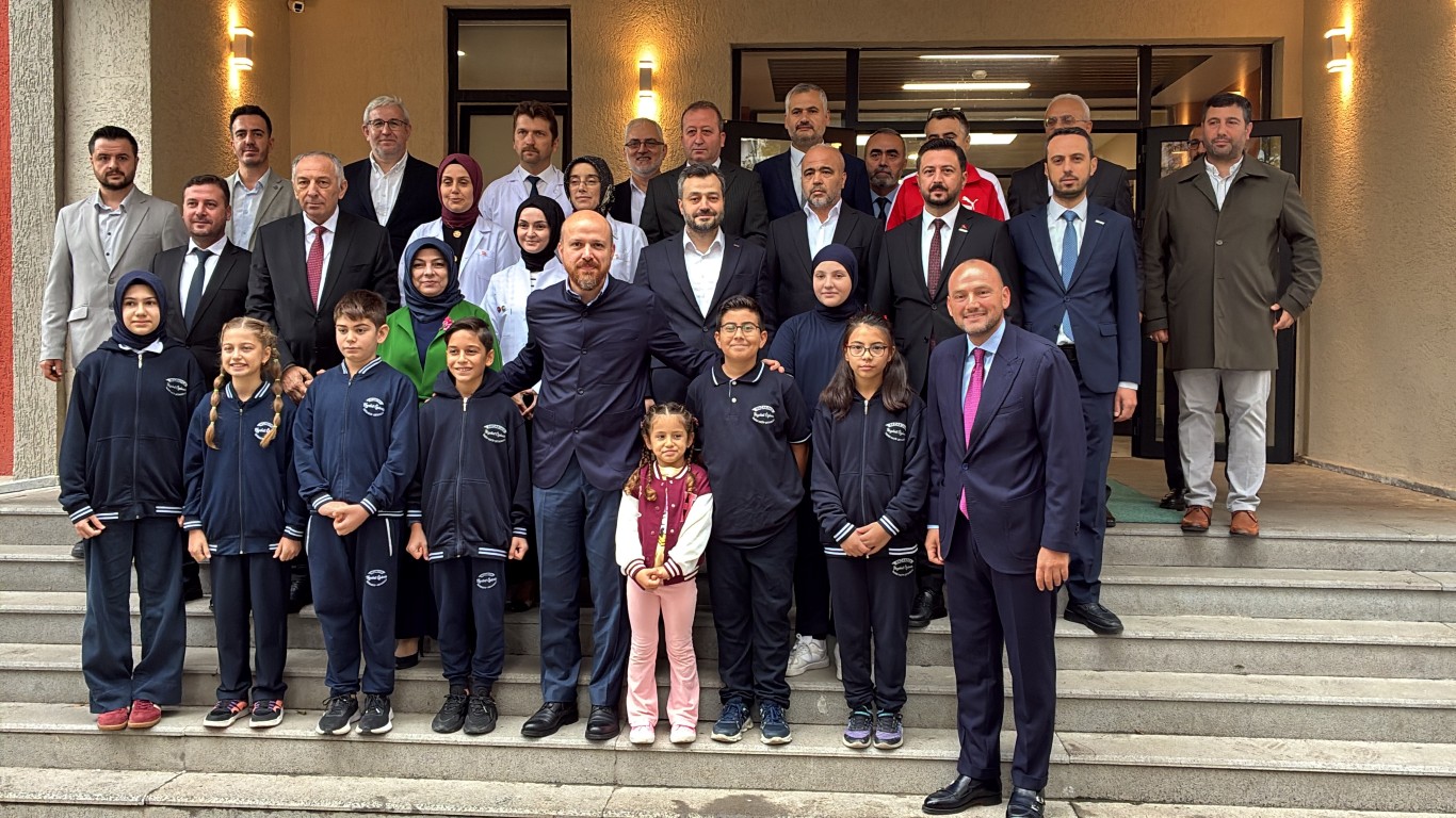 necmeddin-bilal-erdoganin-akcakoca-programinda-ilk-durak-okul-oldu-050939