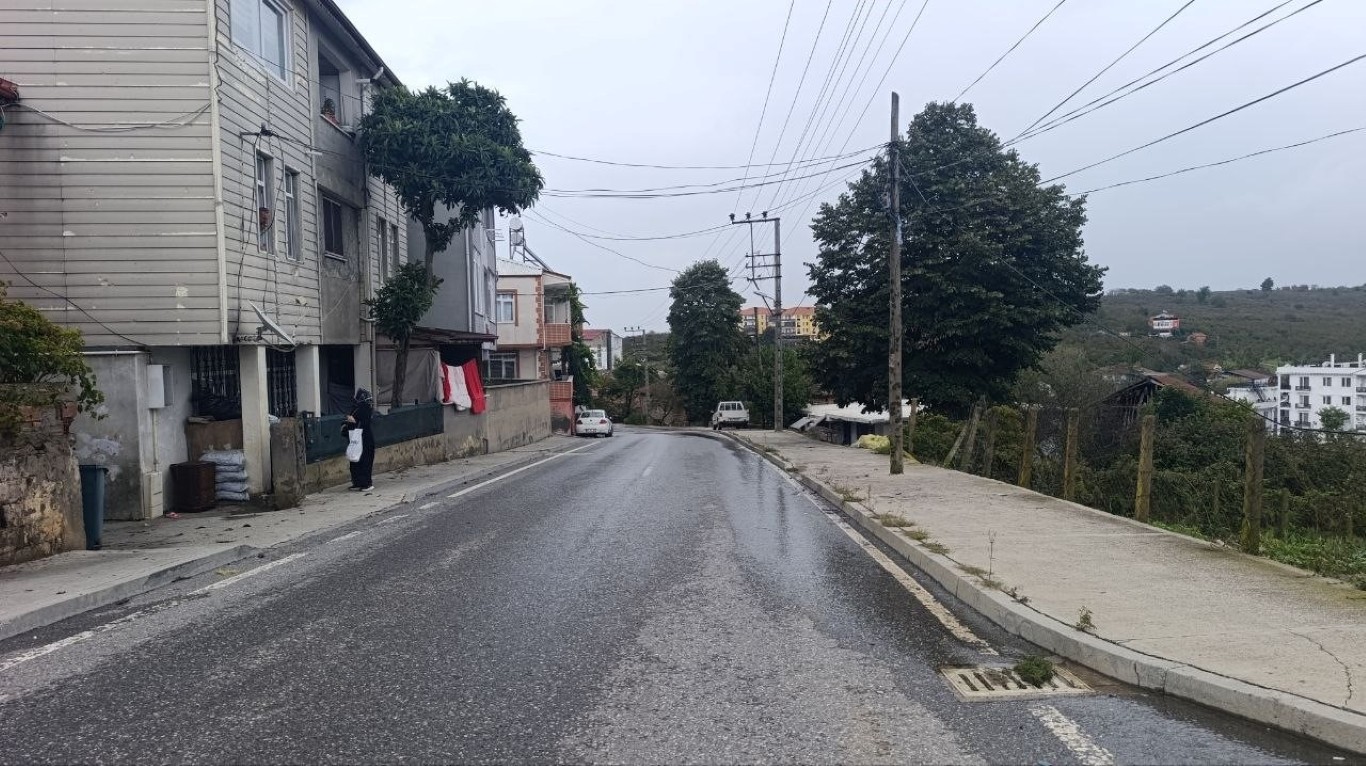 karasuda-otomobil-iki-araca-carpti-meva-yavuzyigit-kurtarilamadi-5-121858