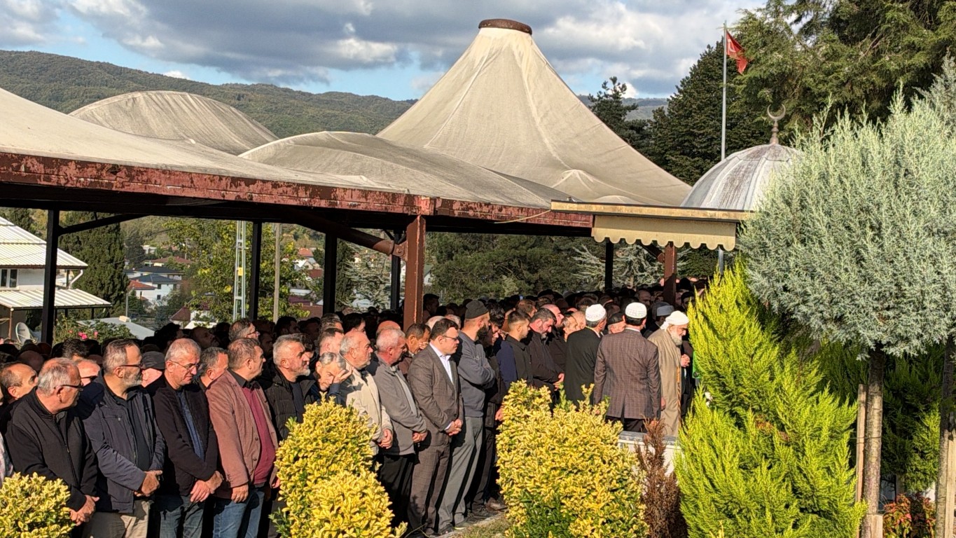 yusuf-akdogana-son-gorev-kaynaslida-5-bin-kisi-ugurladi-1-061303