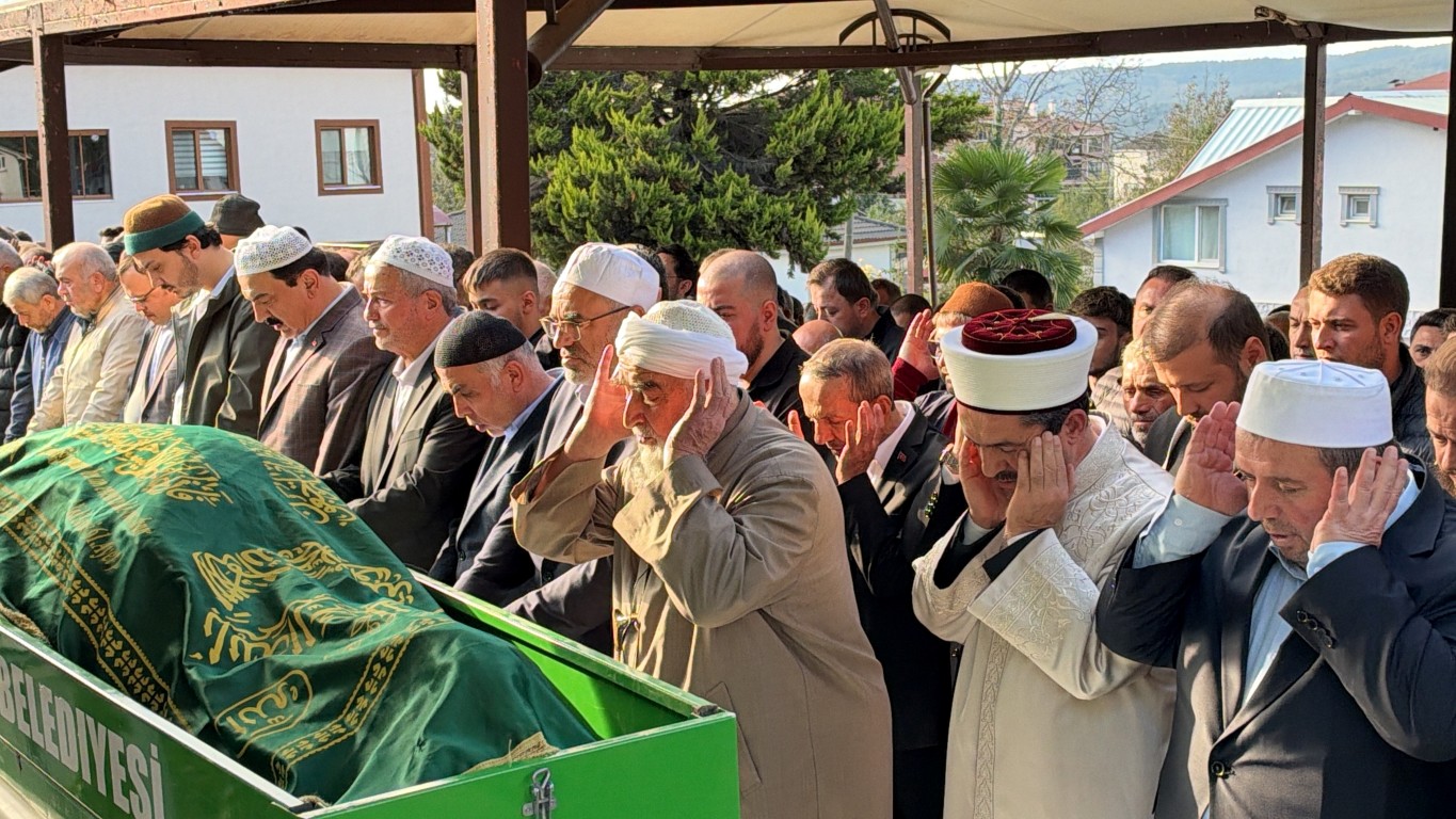 yusuf-akdogana-son-gorev-kaynaslida-5-bin-kisi-ugurladi-4-061305