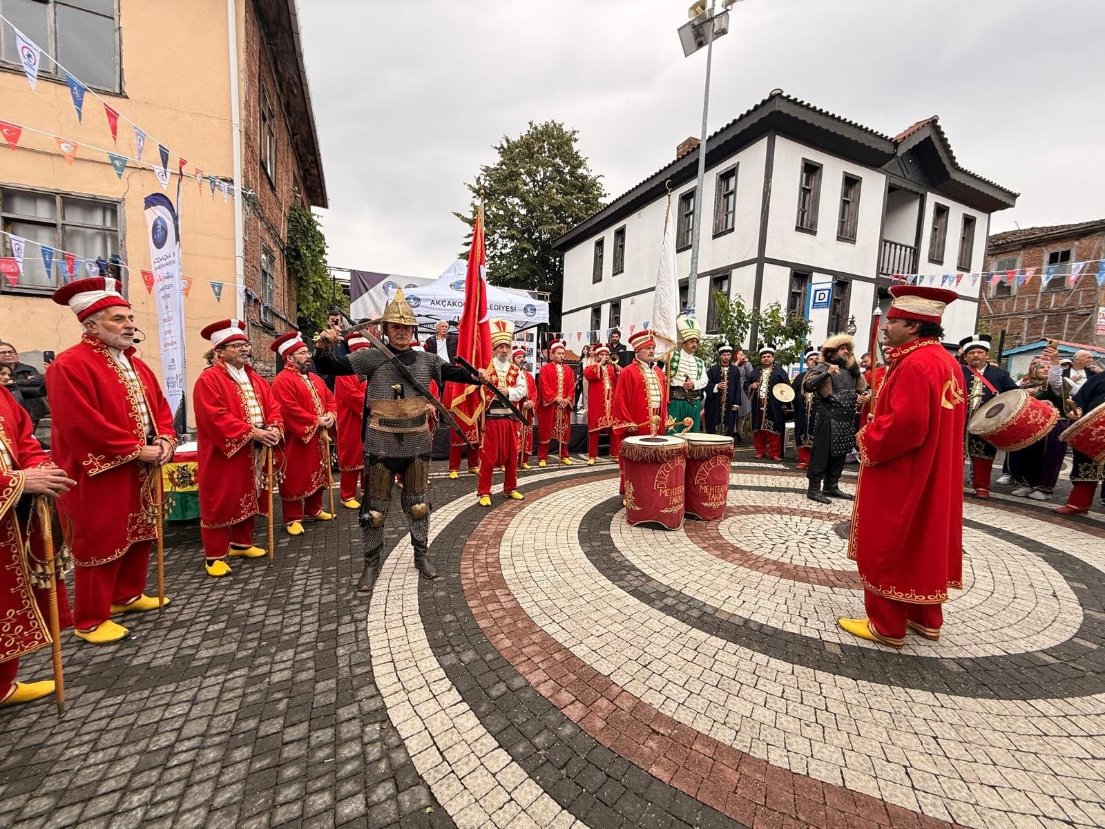 akcakocada-baslayan-sanat-rotasi-duzcenin-farkli-noktalarina-yayildi-1-120902