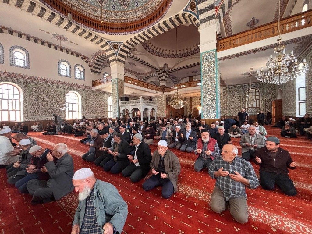 duzcede-hayatini-kaybeden-din-gorevlileri-icin-mevlid-i-serif-okundu-2-033629
