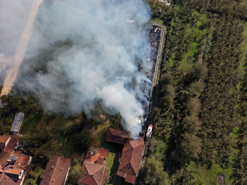 duzcede-ahsap-mutfak-dolabi-fabrikasinda-yangin-ekipler-seferber-oldu-6-041814
