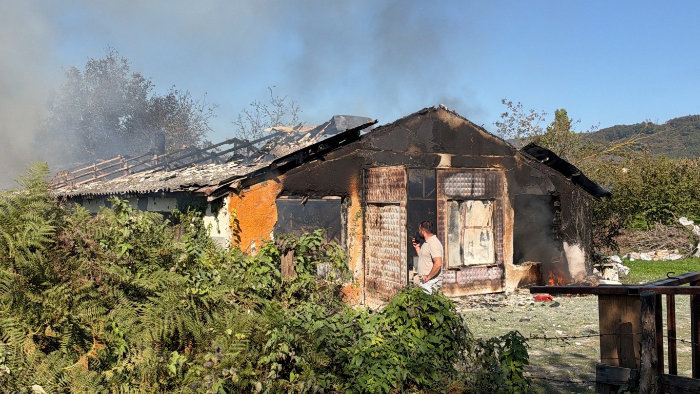 duzcede-fabrika-yangininin-bilancosu-agir-35-saatte-sonduruldu-2-053016