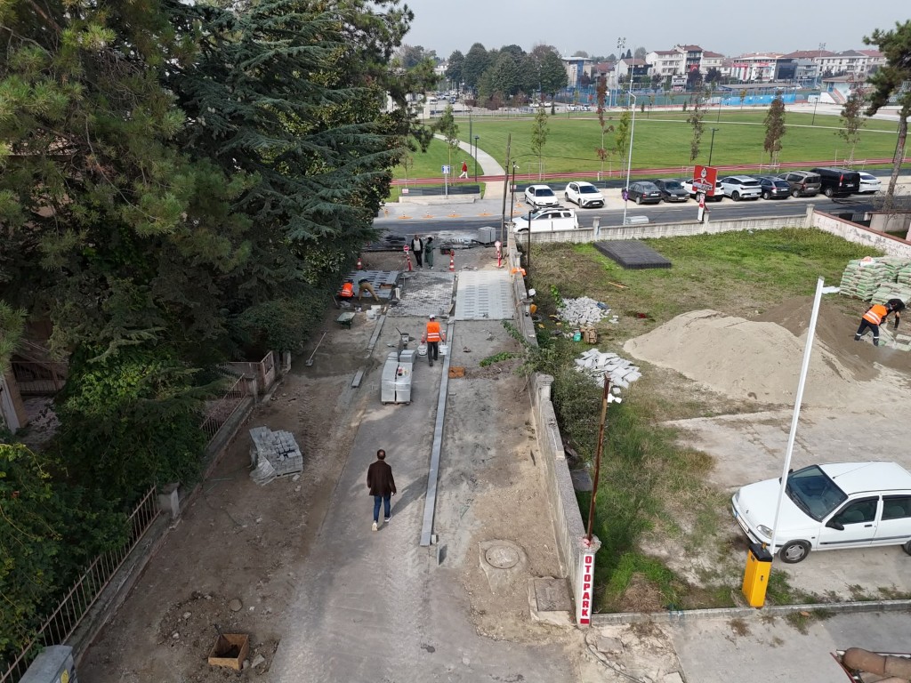 duzcede-300-metrelik-yesil-yol-icin-calismalar-basladi-iki-park-baglanacak-13-061320