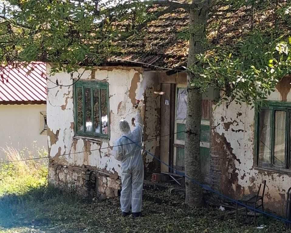 duzcede-kahverengi-kokarcaya-karsi-kislak-ilaclamasi-yapildi-3-014820