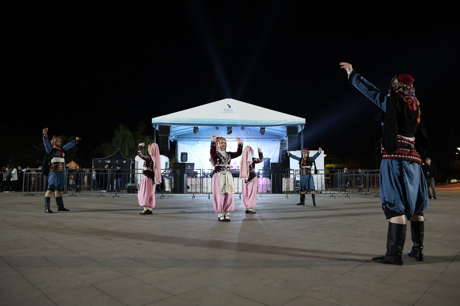duzce-universitesinde-5-gunluk-kampus-coskusu-sona-erdi-3-040458