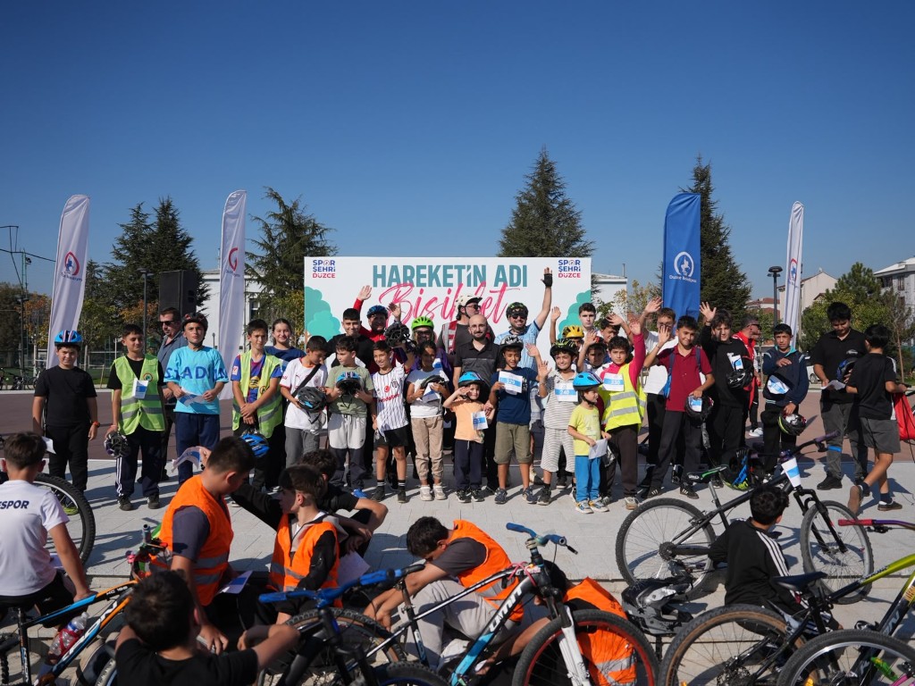 duzcede-450-bisikletli-anitparktan-merkez-parka-pedal-cevirdi-5-010920