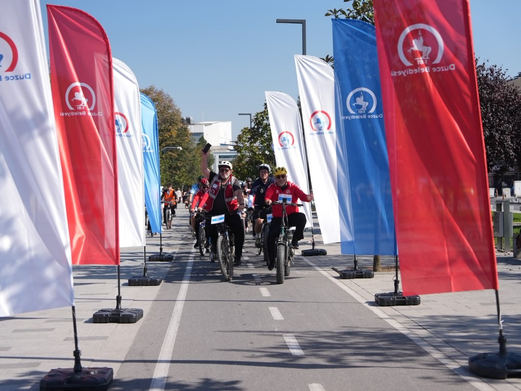 duzcede-450-bisikletli-anitparktan-merkez-parka-pedal-cevirdi-6-010921