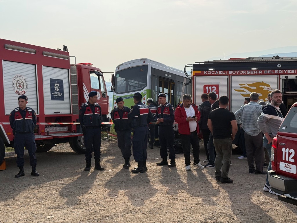 son-durakta-korkunc-olay-kendi-kullandigi-otobusun-altinda-hayatini-kaybetti-5-042321