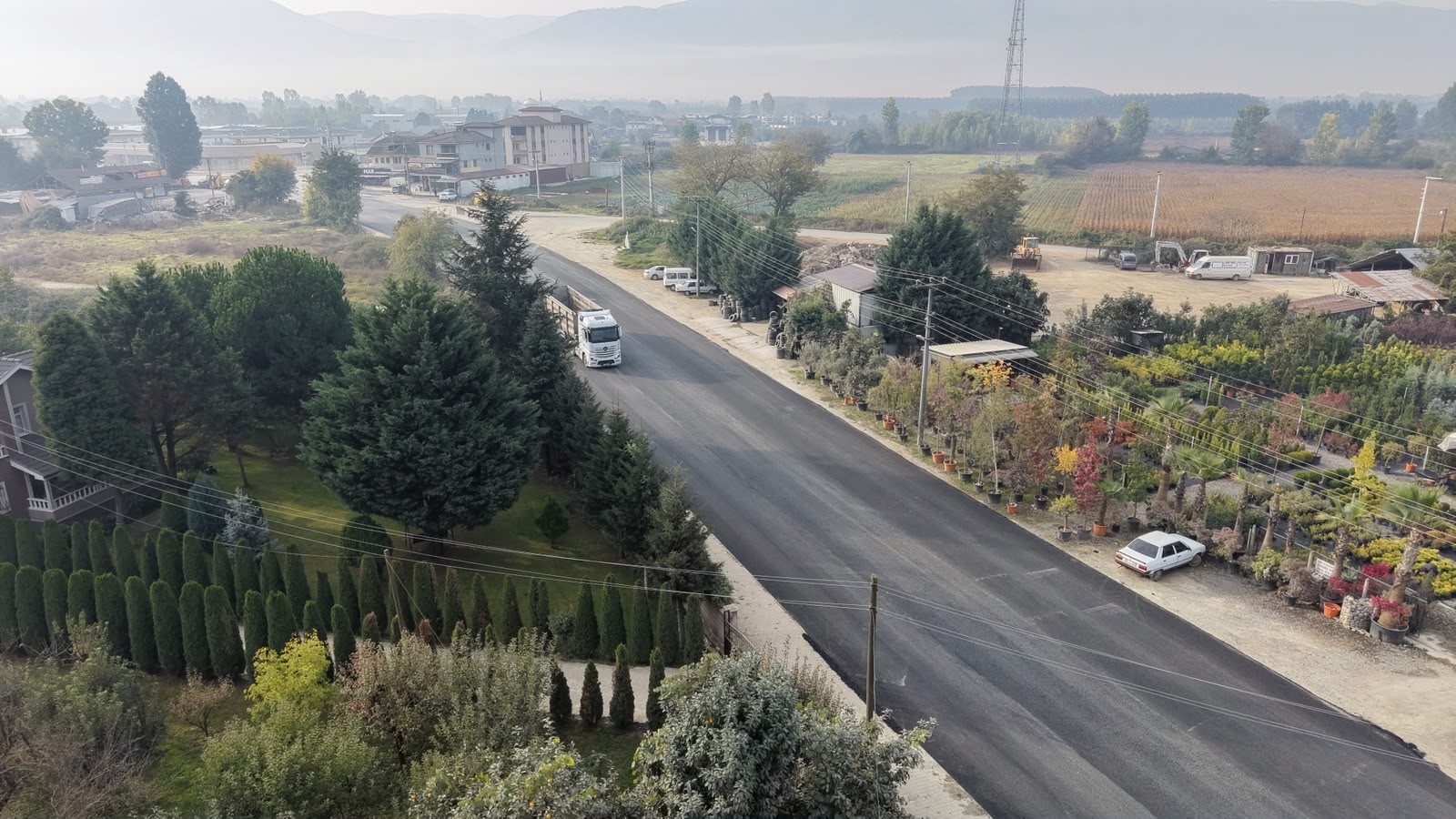 duzce-belediyesi-asfalt-calismalarinda-55-bin-tona-ulasildigini-acikladi-1-024654