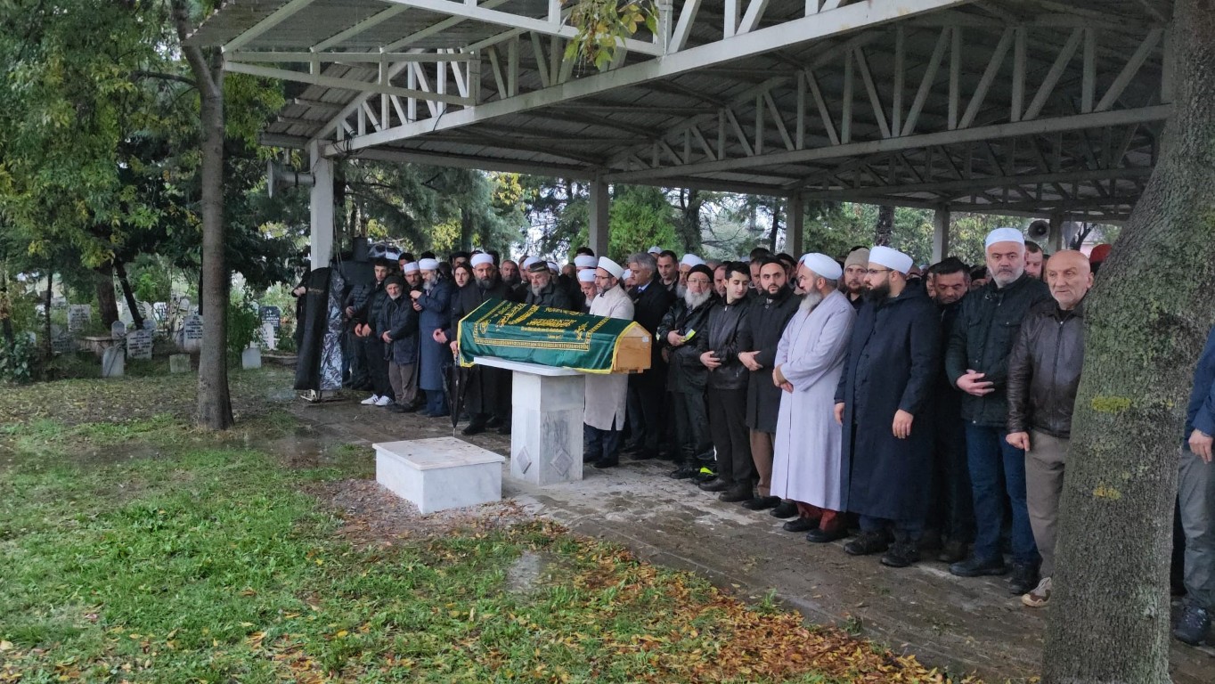 sel-felaketinde-hayatini-kaybeden-14-yasindaki-mahmud-isildak-son-yolculuguna-ugurlandi-1-073111