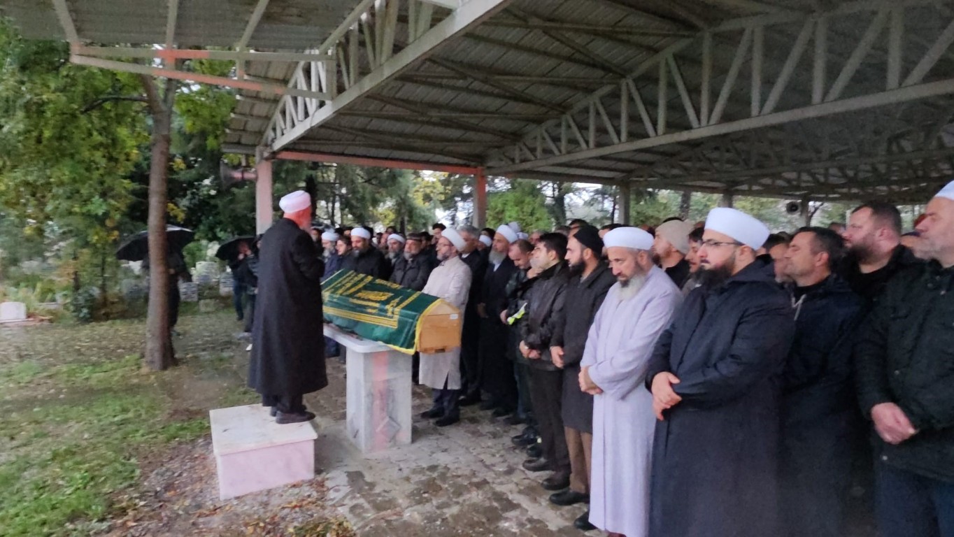 sel-felaketinde-hayatini-kaybeden-14-yasindaki-mahmud-isildak-son-yolculuguna-ugurlandi-2-073109