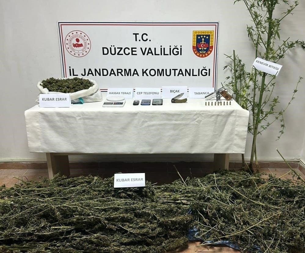 duzcede-66-bin-73-paket-kacak-sigara-ele-gecirildi-2-080208
