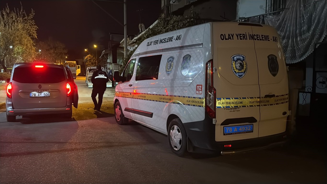 karabukte-evde-bicakli-kavga-erkek-arkadasini-yaraladigi-iddia-edilen-kadin-gozaltinda-2-015130