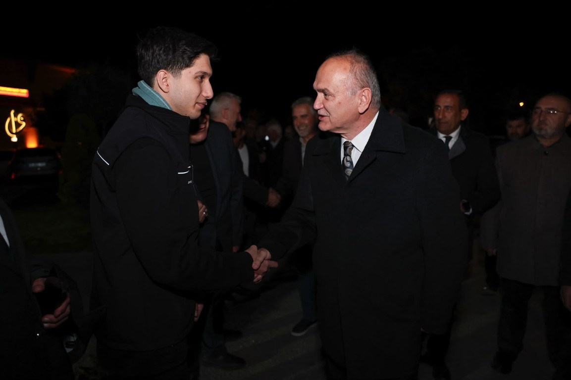 faruk-ozluden-duzceye-su-ve-asfalt-sozu-musluklarinizdan-akan-su-piril-piril-olacak-2-061931