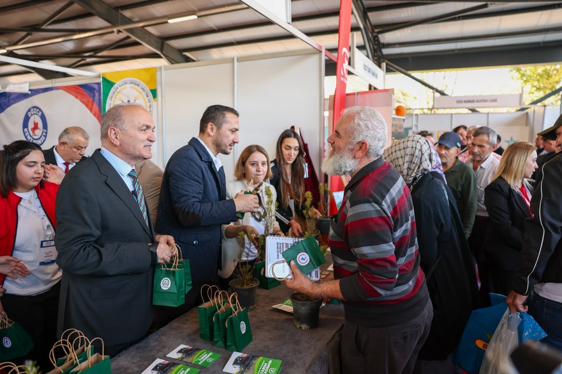 duzcenin-ilk-fuar-alaninda-60a-yakin-firma-ozluden-her-ay-fuar-hedefi-15-090426