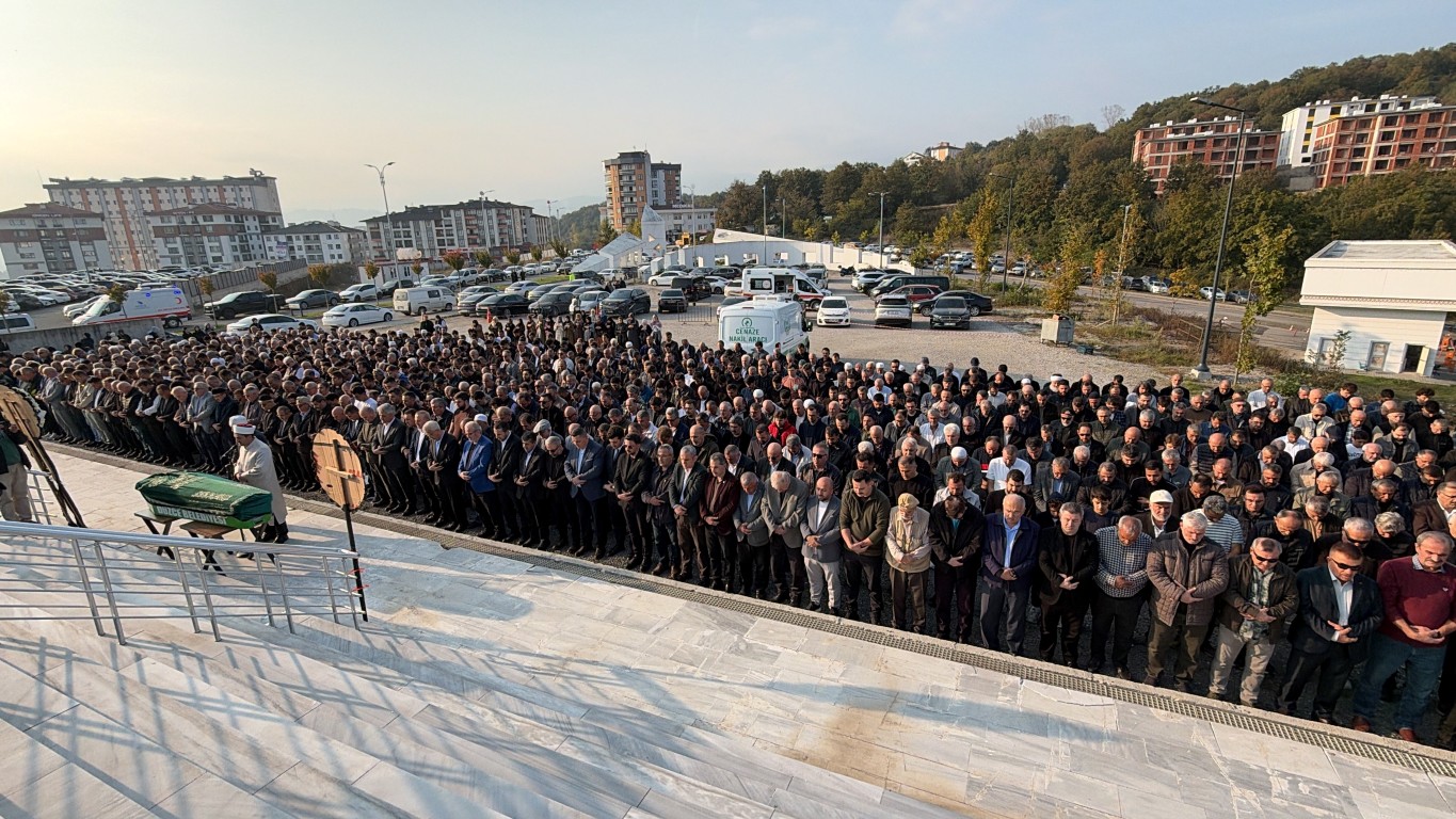 prof-dr-ayhan-samandar-emek-verdigi-camiden-son-yolculuguna-ugurlandi-1-062606