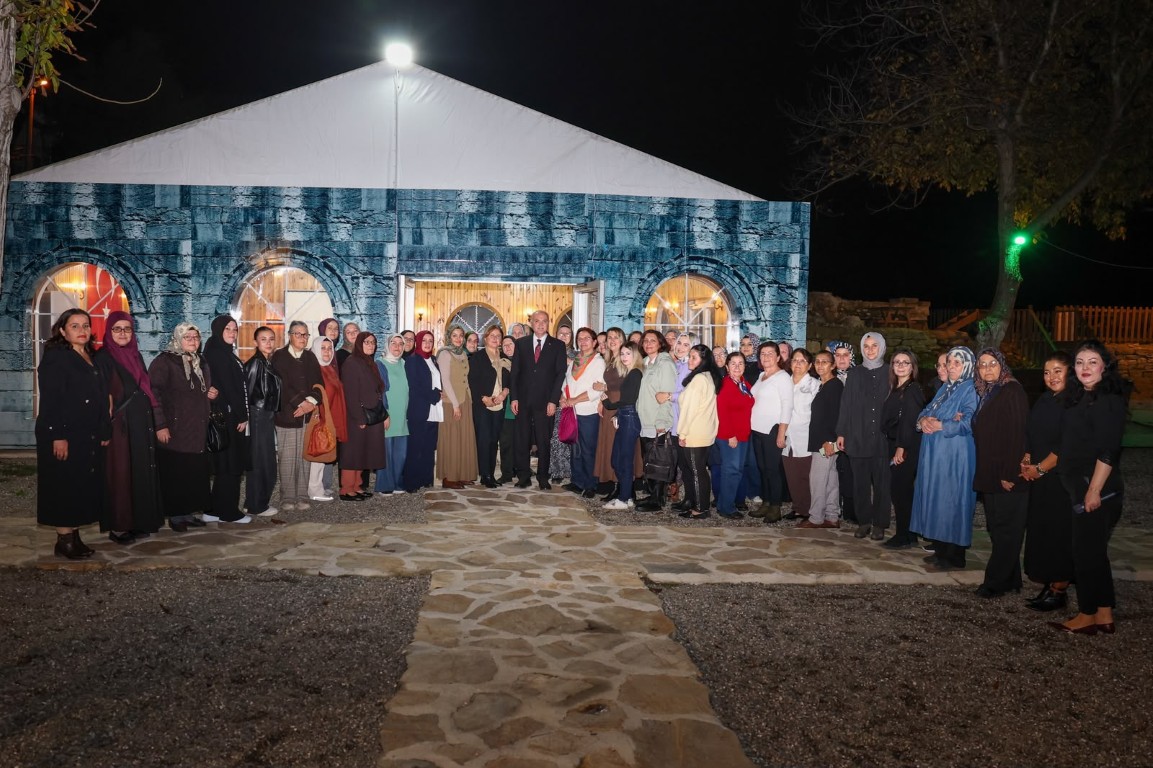 duzcede-cumhuriyetin-103-yili-konuralpte-fasil-gecesiyle-kutlandi-12-024401