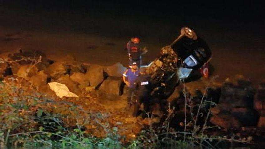 RİZE'DEN TRABZON'A GİDİYORDU KAYALIKLARA UÇTU.  1 ÖLÜ, 3 YARALI
