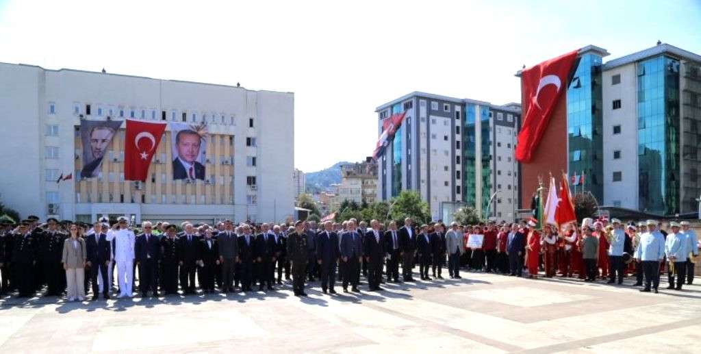 RİZE'DE GAZİLER GÜNÜ  TÖRENLE KUTLANDI