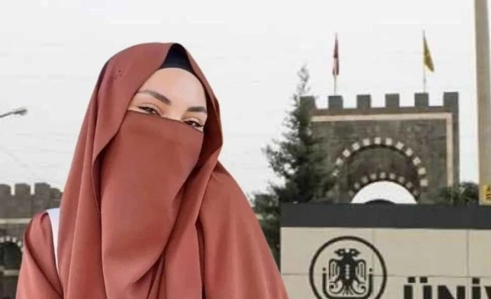 ÜNİVERSİTE BAHÇESİNDEKİ AĞAÇTA ASILI  HALDE BULUNDU 