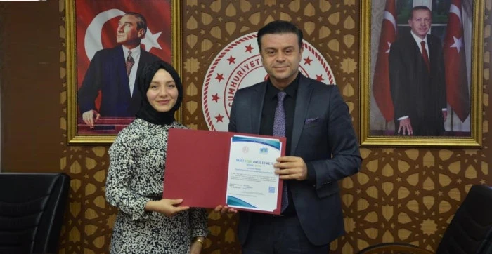 RİZE'DE 8 OKULA BELGELERİNİ İL MÜDÜRÜ VERDİ