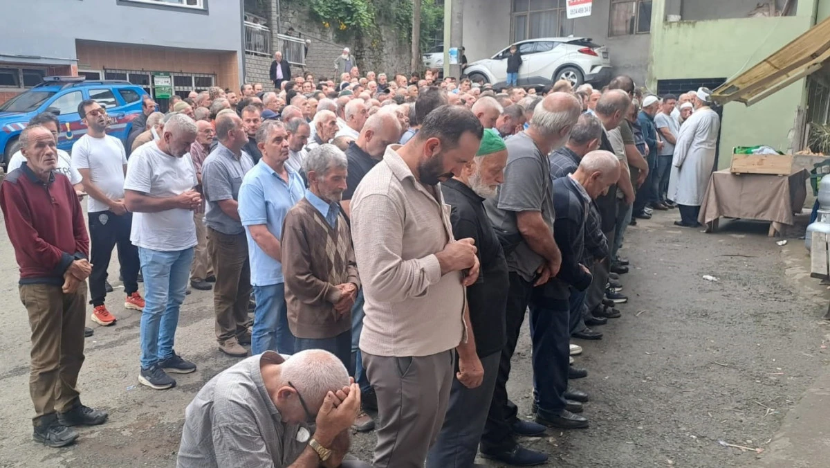 TÜRKİYE'NİN EFSANE SAVCISINA MEMLEKETİ  RİZE'DE  GÖZYAŞLARIYLA VEDA
