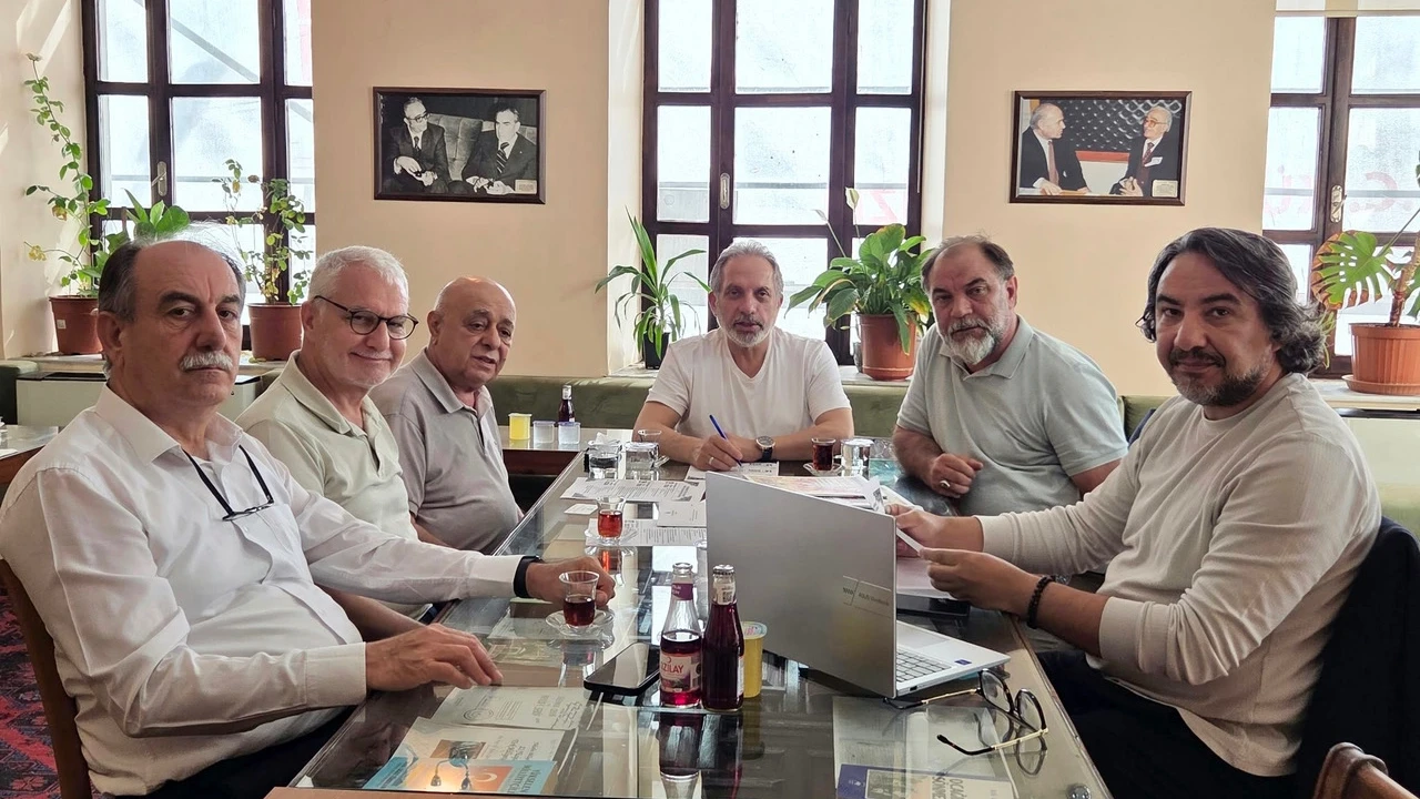 Mustafa Yalçın'dan edebiyat aşkına İstanbul turu