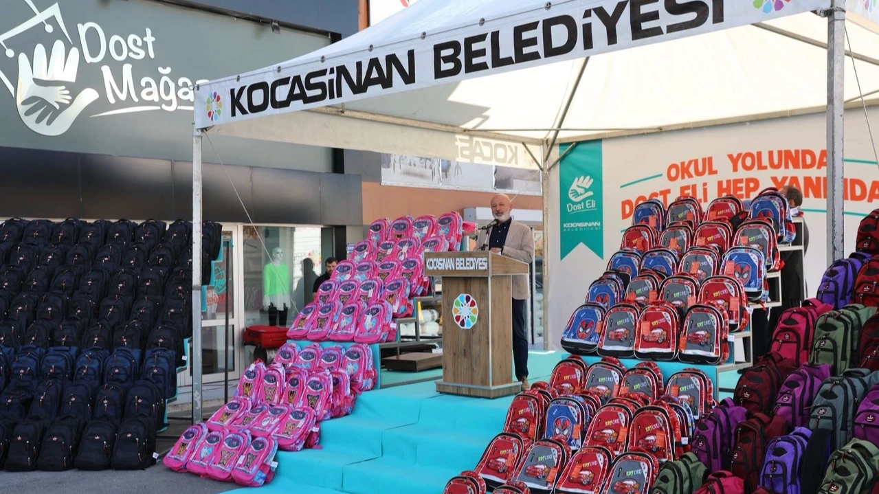 Kayseri Kocasinan'ın Dost Market'i kırtasiye desteği sundu