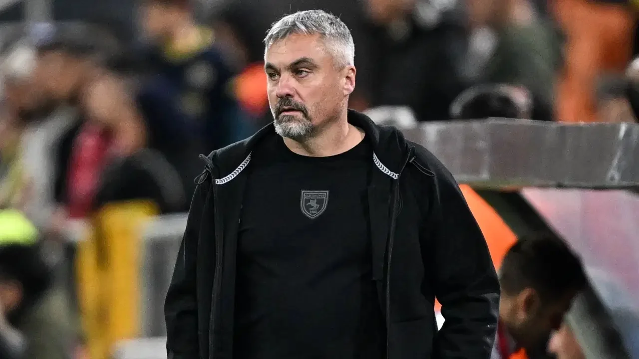 TRABZONSPOR'UN YENİ HOCASI GALATASARAY MAÇINDA SAHADA