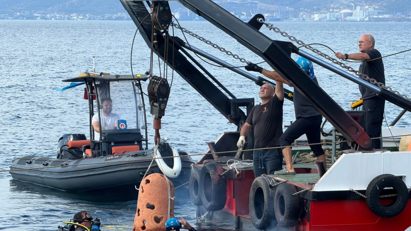 İzmit Körfezi’nde resifler denize indirildi