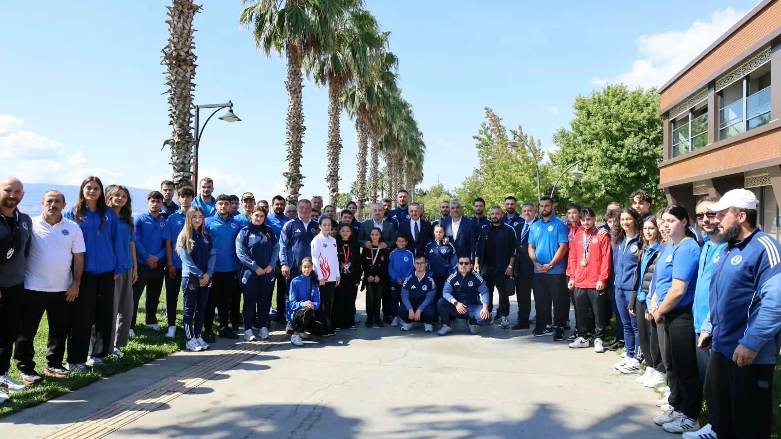 Kocaeli'de Başkan Büyükakın başarılı sporcularla buluştu