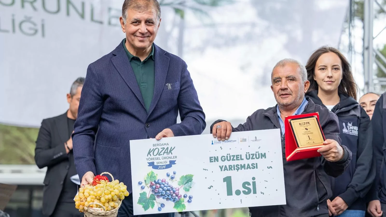 Bergama'da Kozak’ın ürünleri tezgaha çıktı... Şenlikte renkli görüntüler oluştu