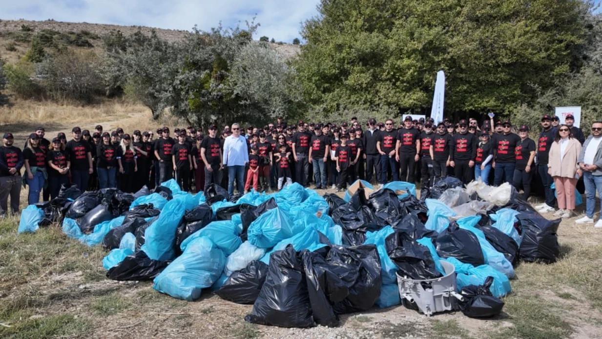 Tepe Kurumsal’ın “Kırmızı Eldiven”leri, Ankara’da 950 Kilogram Atığı Doğadan Topladı