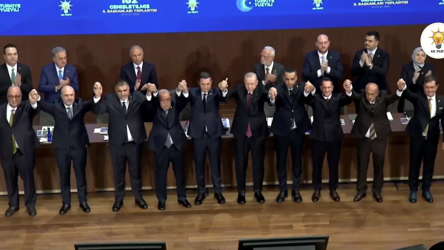5'i CHP'li 9 belediye başkanı AK Parti’ye geçti