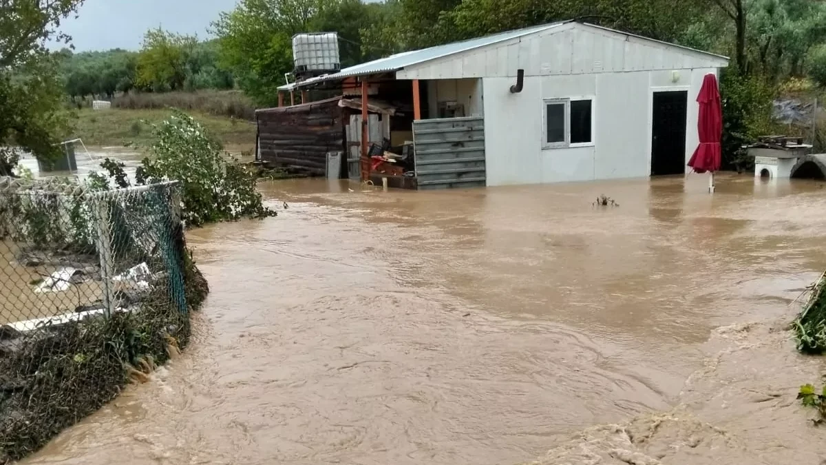 Mudanya Yalıçiftlik’te ev sular altında kaldı... Mahsur kalan adını MAK kurtardı