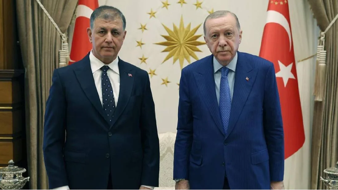 İzmir Ak Parti'ye Geçiyor. Külliyede Görüştüler