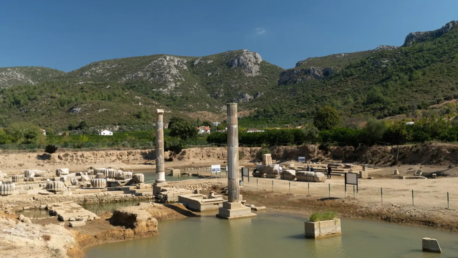 Klaros’ta 3 bin 300 yıllık kehanetin izinde
