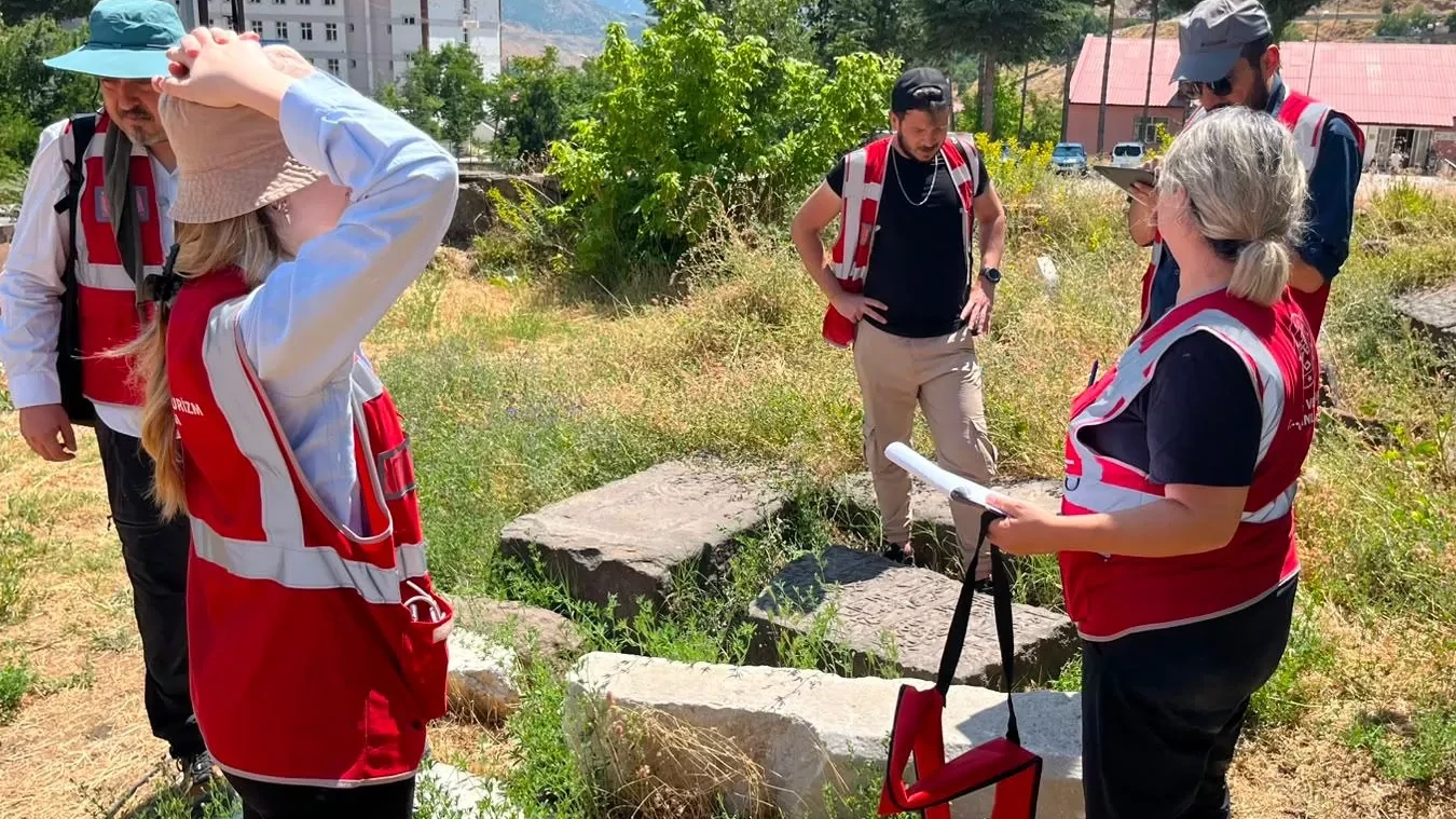 7 bin mezar taşı ve kitabe belgelendi... Taşlara kazınmış hafıza kayıt altında
