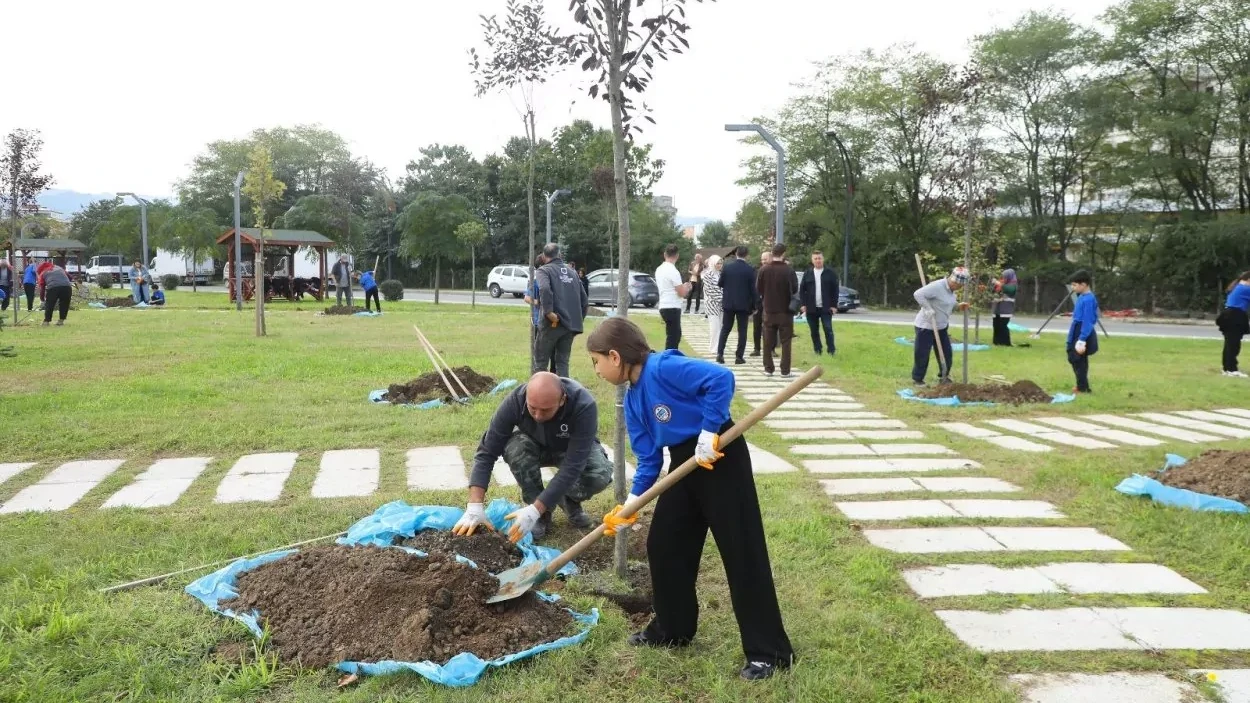 Ordu'da öğrenciler Melet’te ağaçları toprakla buluşturdu